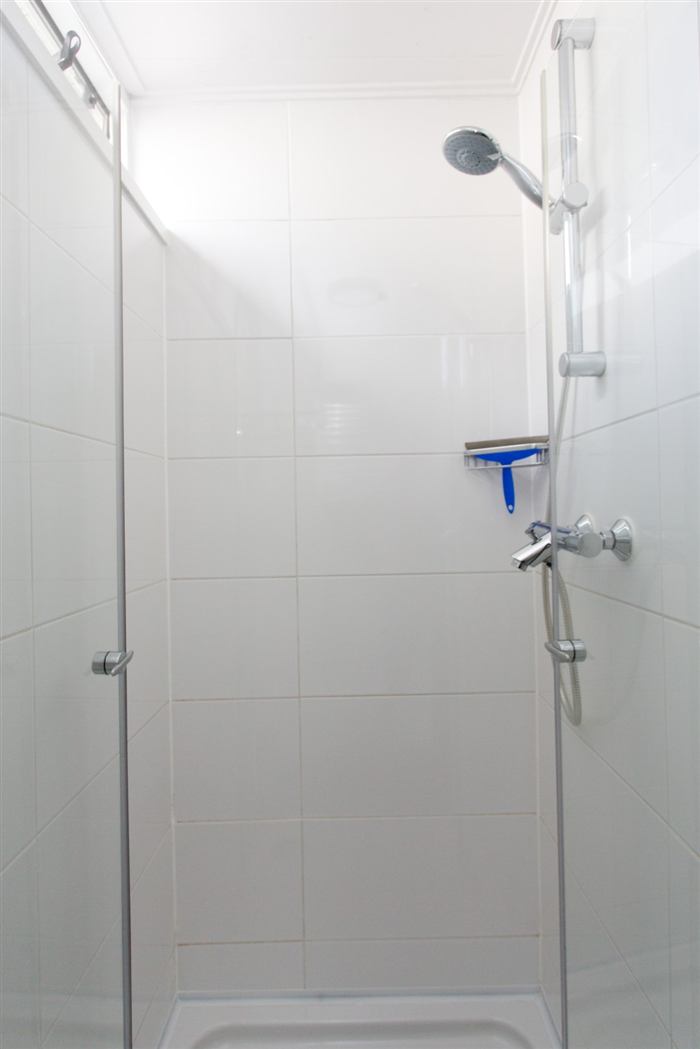 Badezimmer und Eingang