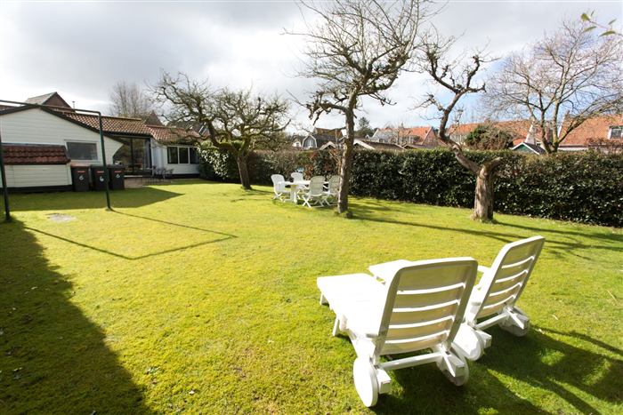 Garten und Außenansicht des Ferienhauses